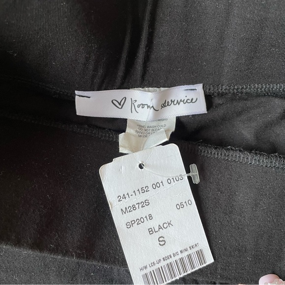 M BOUTIQUE - Cut Out Lace Up Black Mini Skirt - Picture 2 of 7